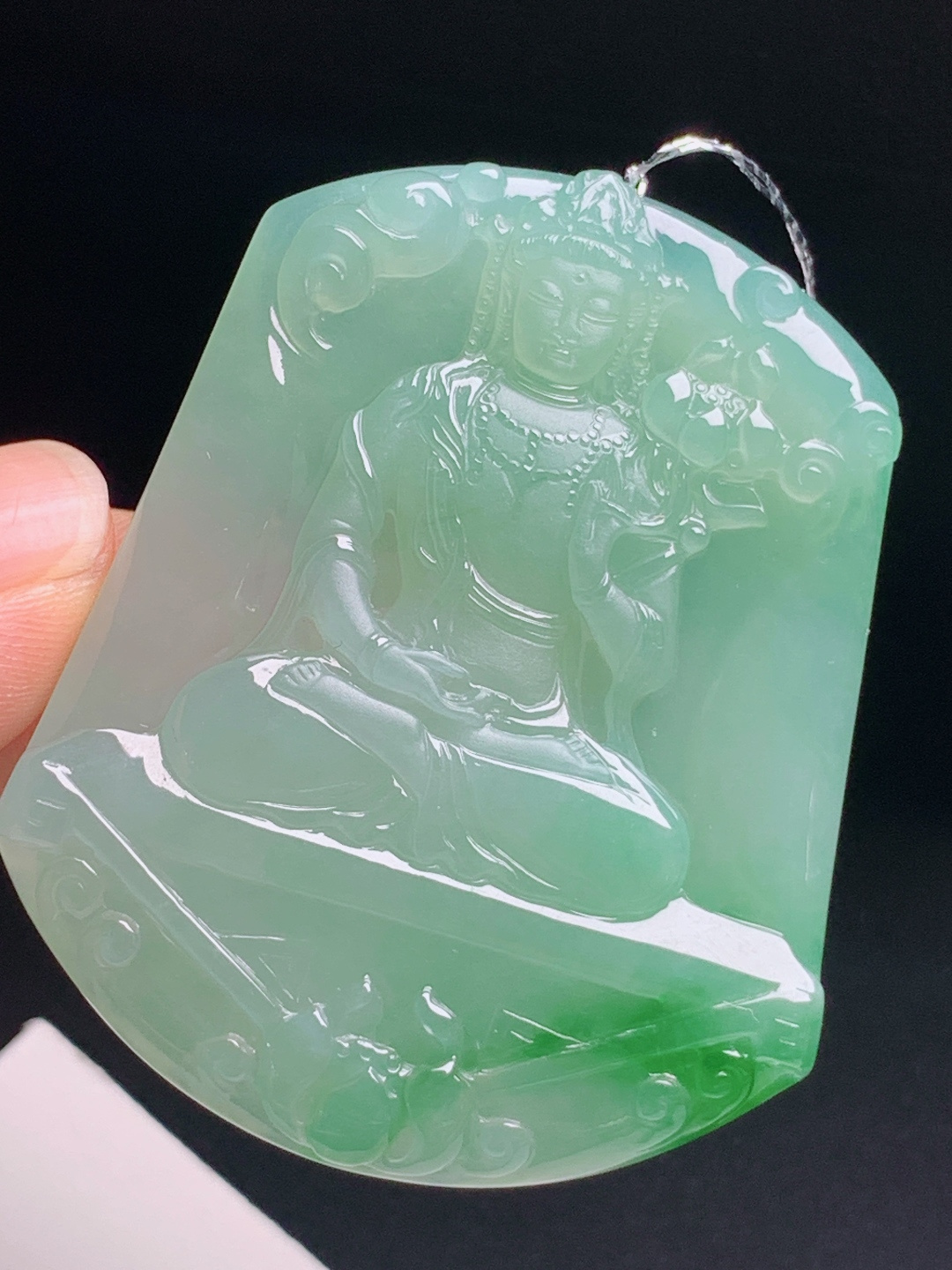 冰飘阳绿观音，底色温润翠色亮眼，雕工精细护佑安康 编号180624