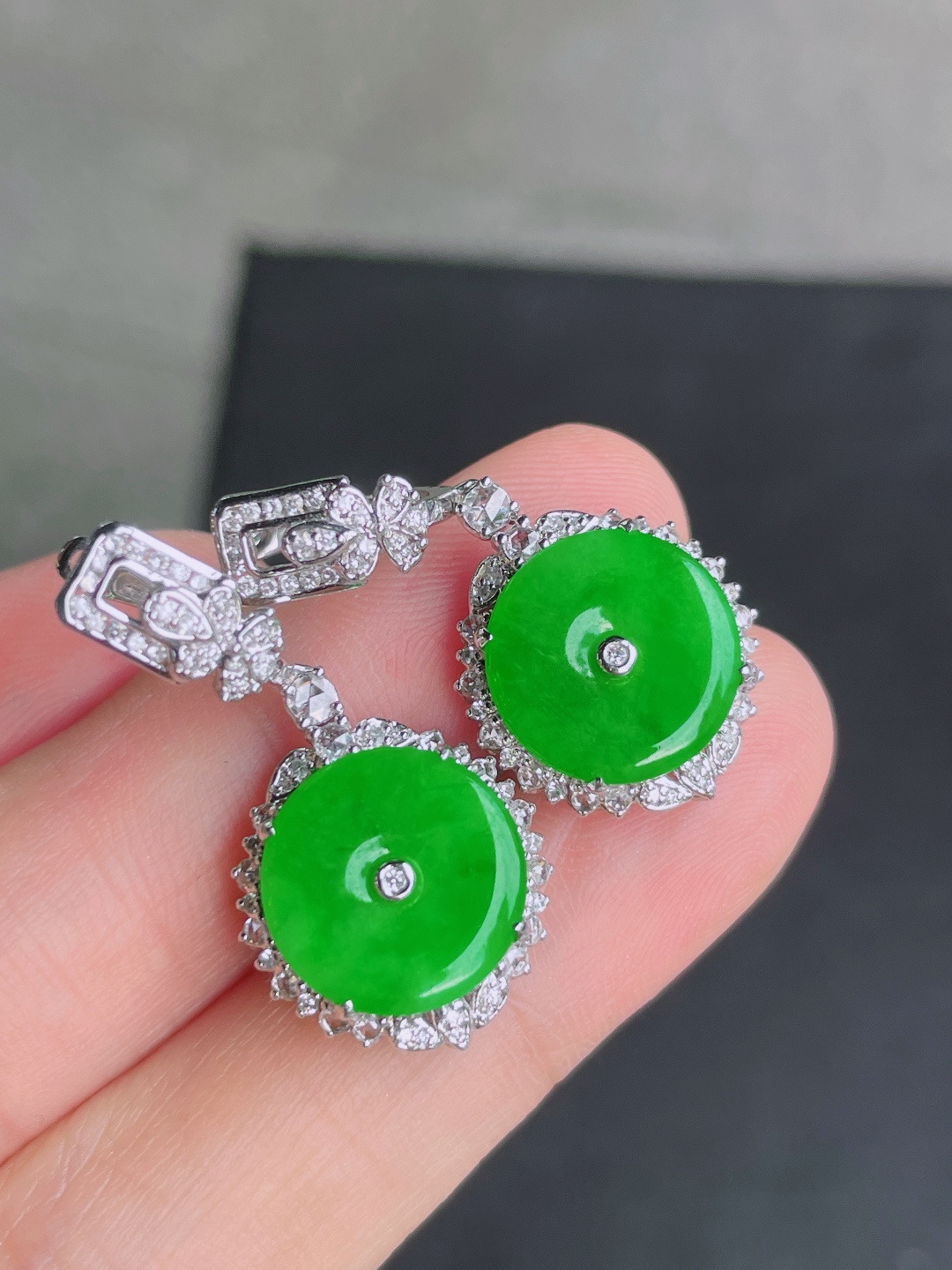 ️绿平安扣耳坠 晶莹剔透，新颖时尚，无裂，12.5-3