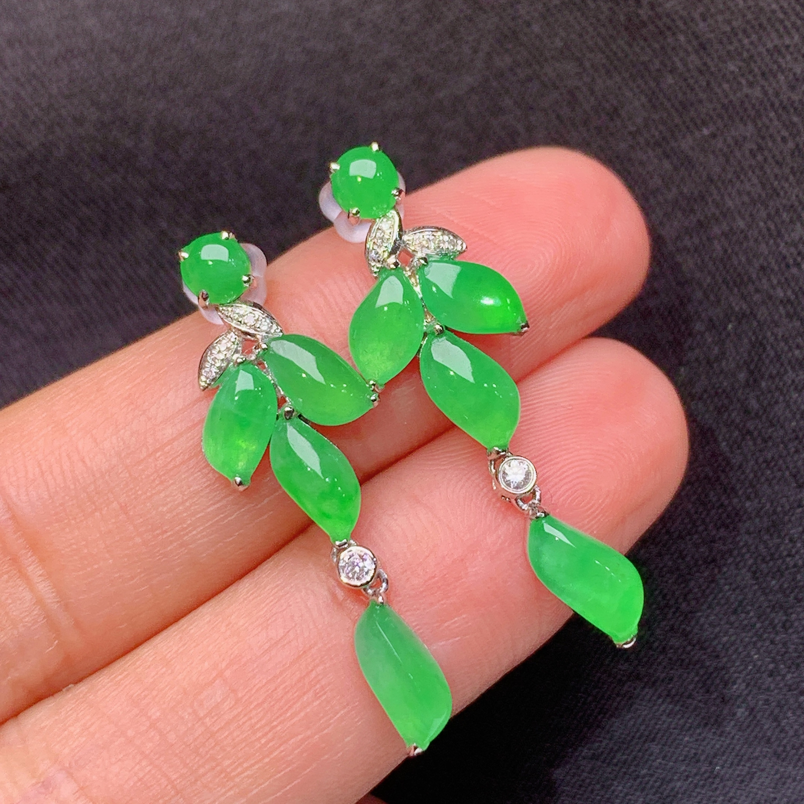 冰阳绿随形耳坠，18k金镶嵌，简约时尚，冰润色阳，种水足，Zha 尺寸30.9*9.7*3