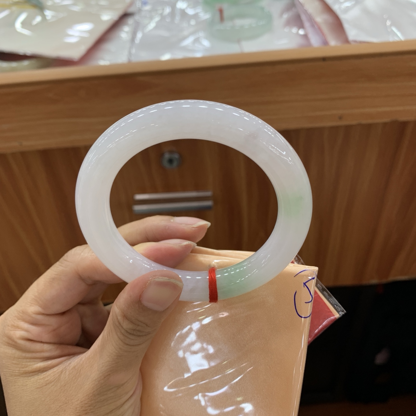062405H 飘绿圆条翡翠手镯 57.3-11.2