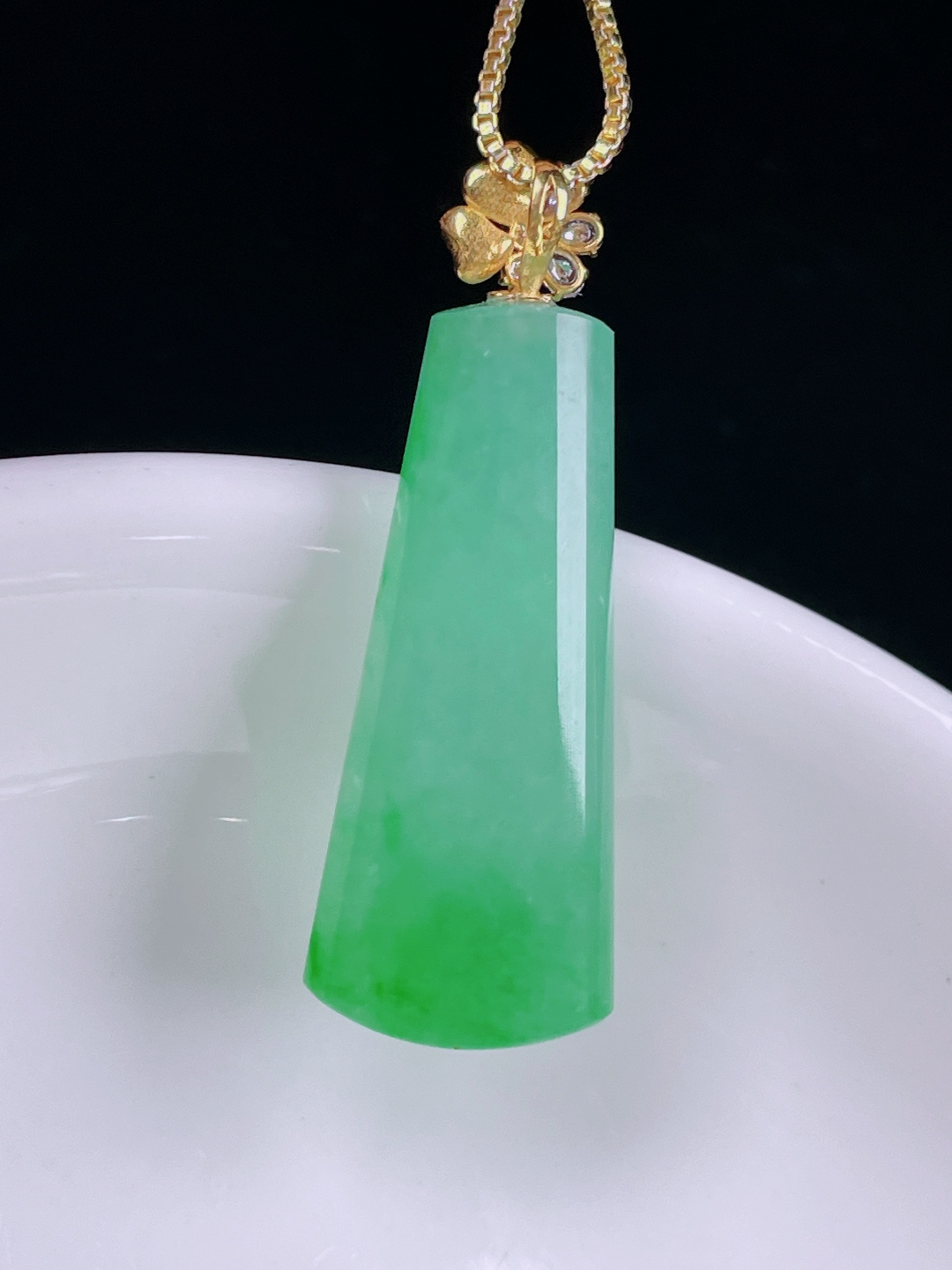 ️冰绿无事牌，老种起光，细底通透，尺寸：34裸石28.3/12.3/6mm0625