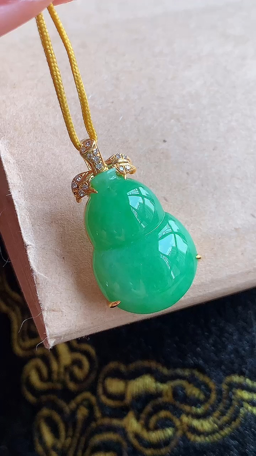 天然翡翠，冰绿葫芦，18k金 zq624
