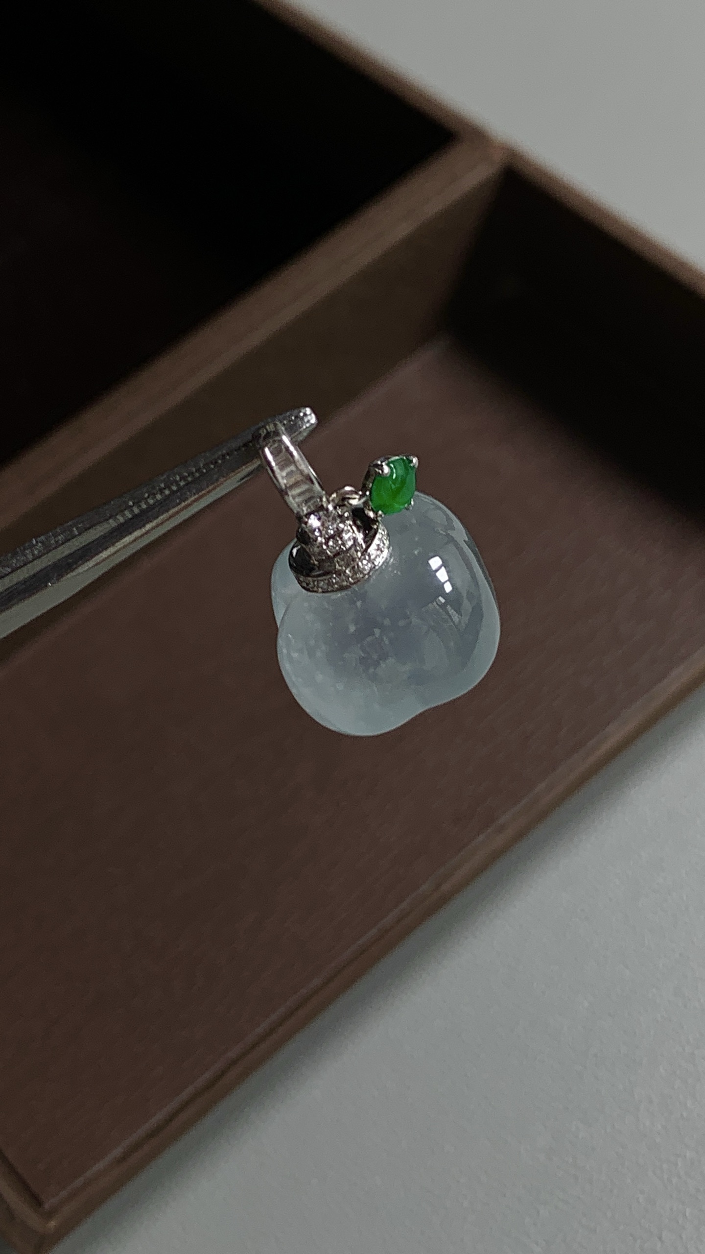 【18k金镶嵌南瓜吊坠】冰润水透，种老细腻起荧尺寸：成品：21.6*13.3*12.2，裸石：10.