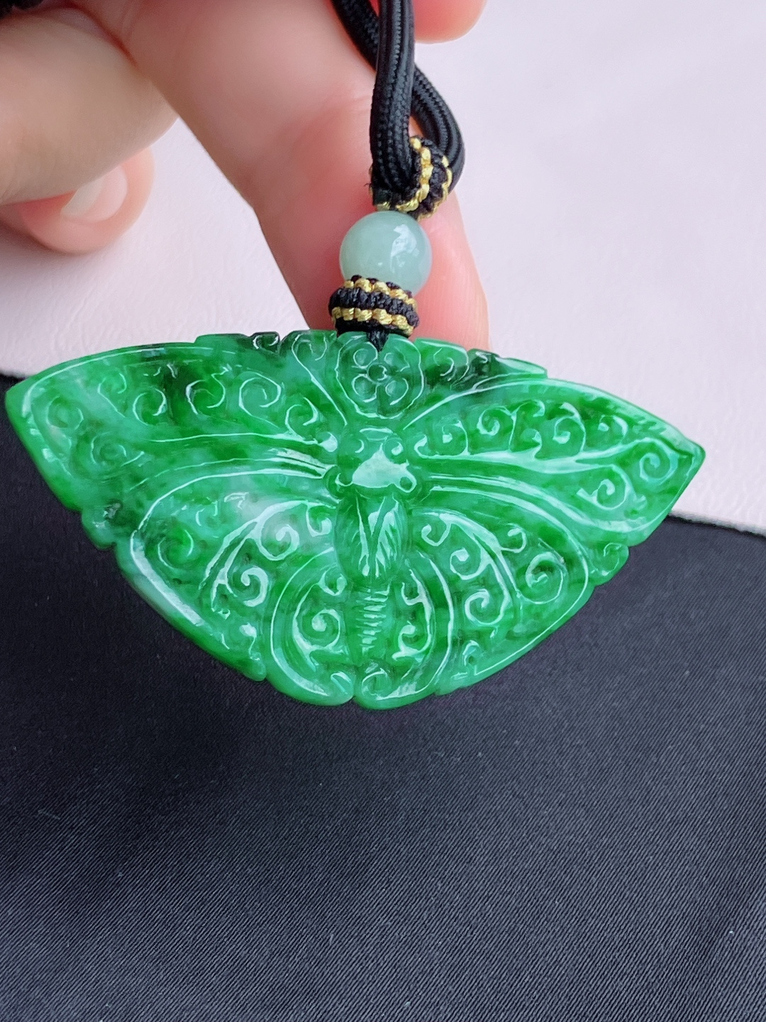 花绿蝴蝶吊坠，简约时尚，尺寸56.3/30.5/5.6/自然光实拍