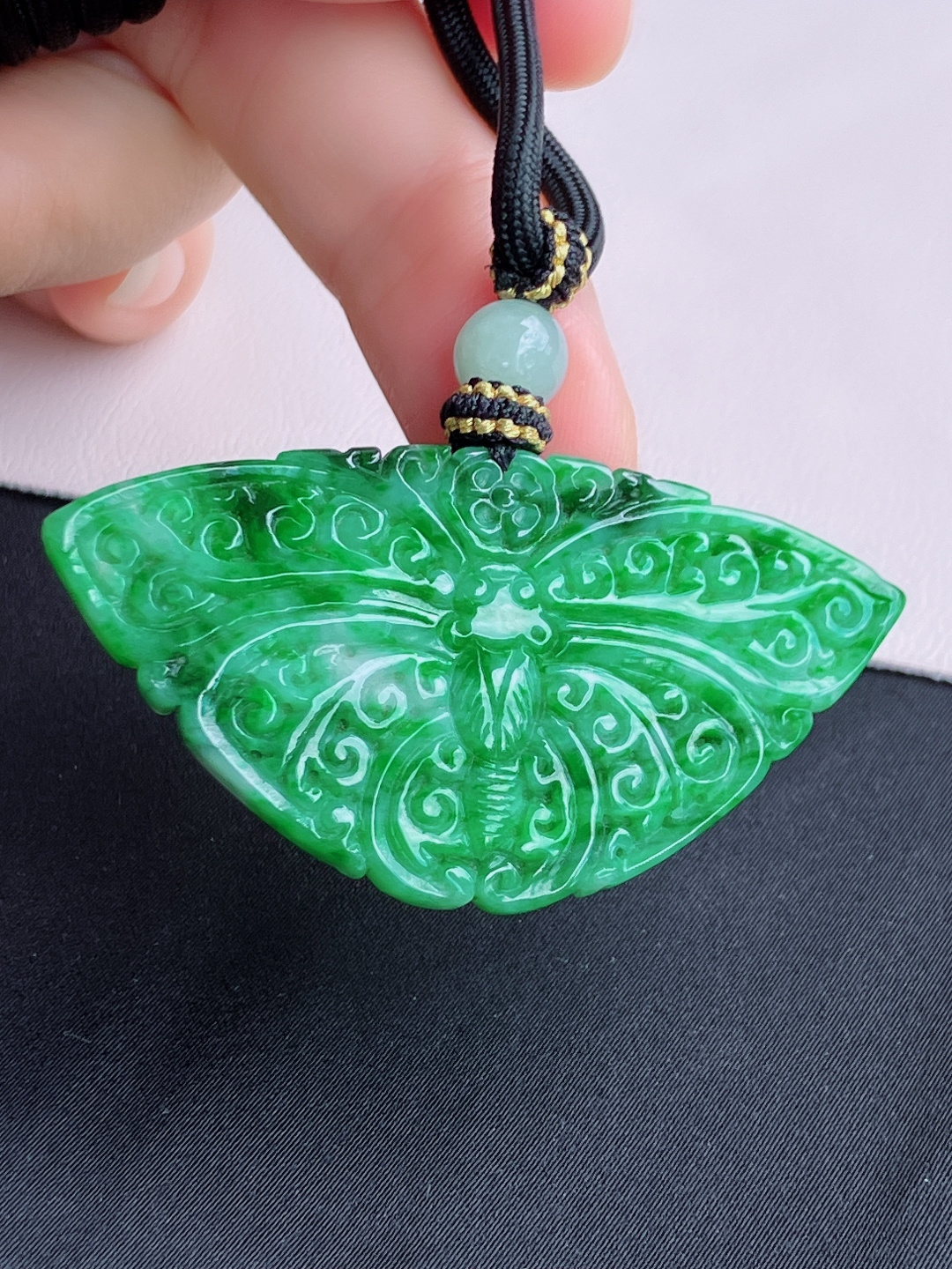 花绿蝴蝶吊坠，简约时尚，尺寸56.3/30.5/5.6/自然光实拍