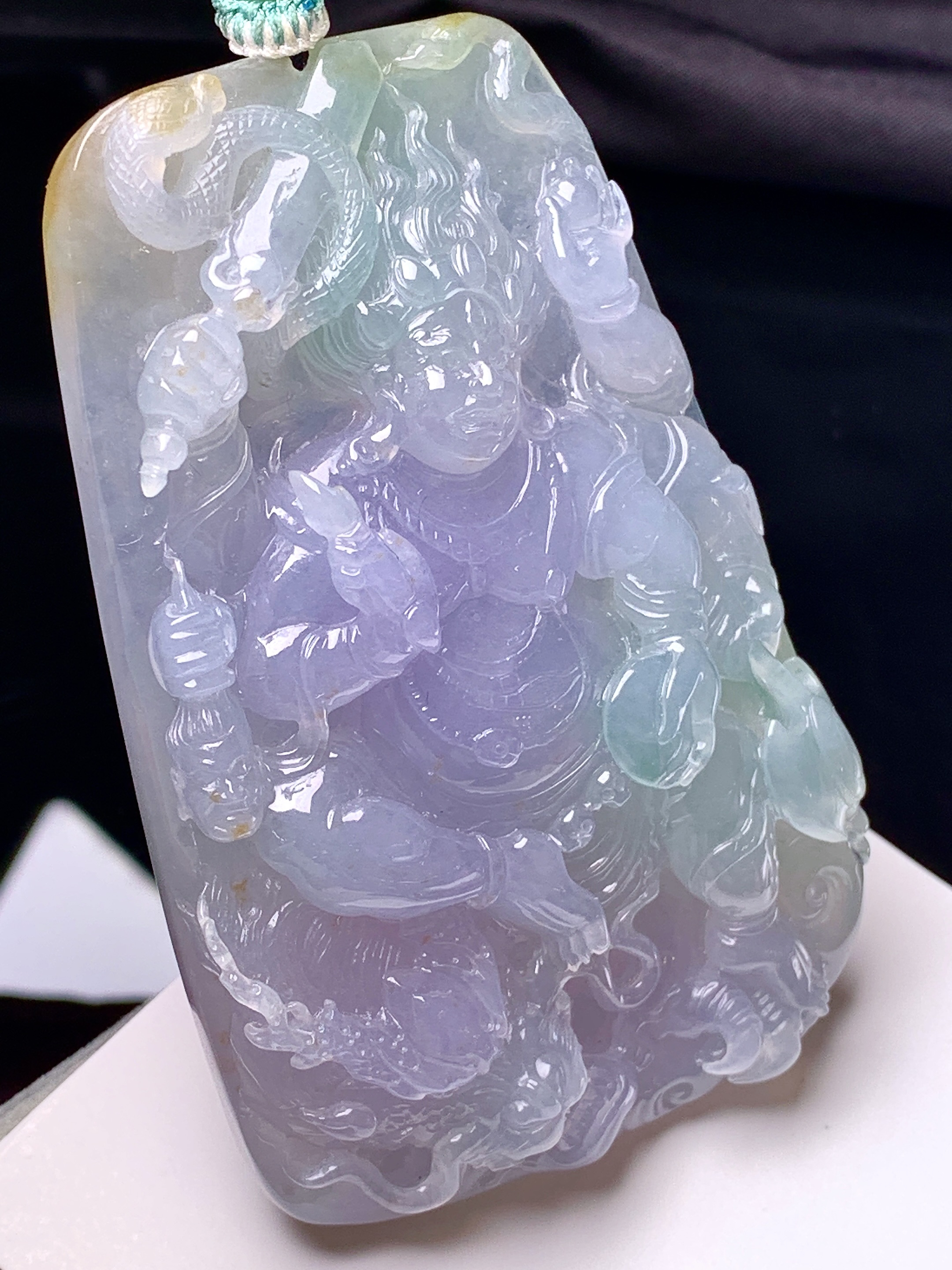 淡紫罗兰飘绿不动明王吊坠 玉质细腻 色泽艳丽清新 整体尺寸74.2*47*12.5 a5