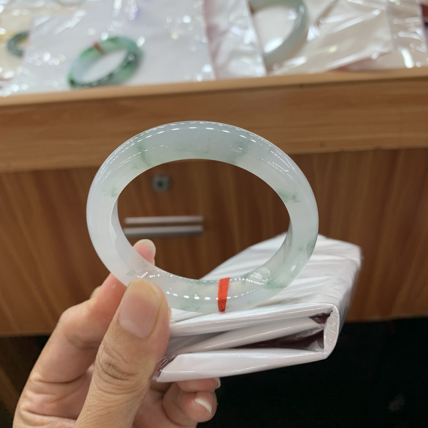 062425LJ 冰飘花正圈小圈口翡翠手镯 51.7-10.6-8.1