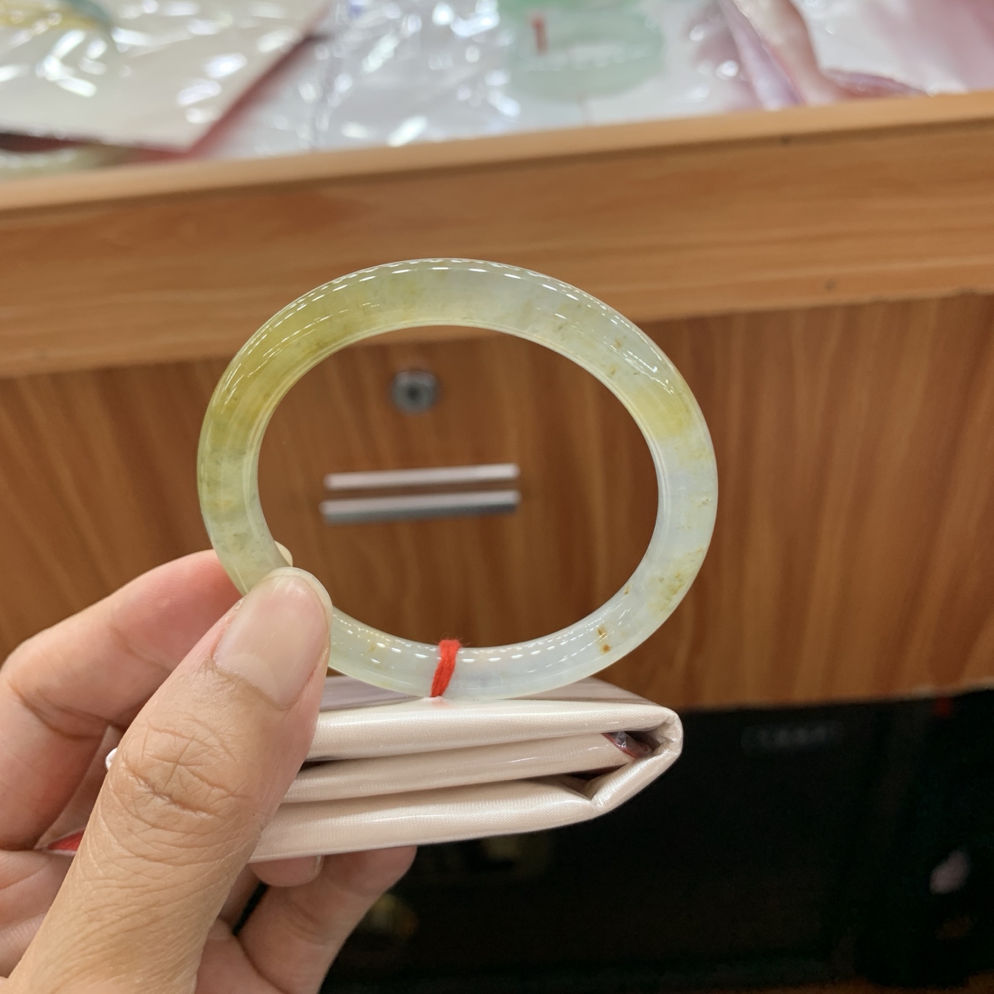 062406AX 黄翡圆条翡翠手镯 51-7.2