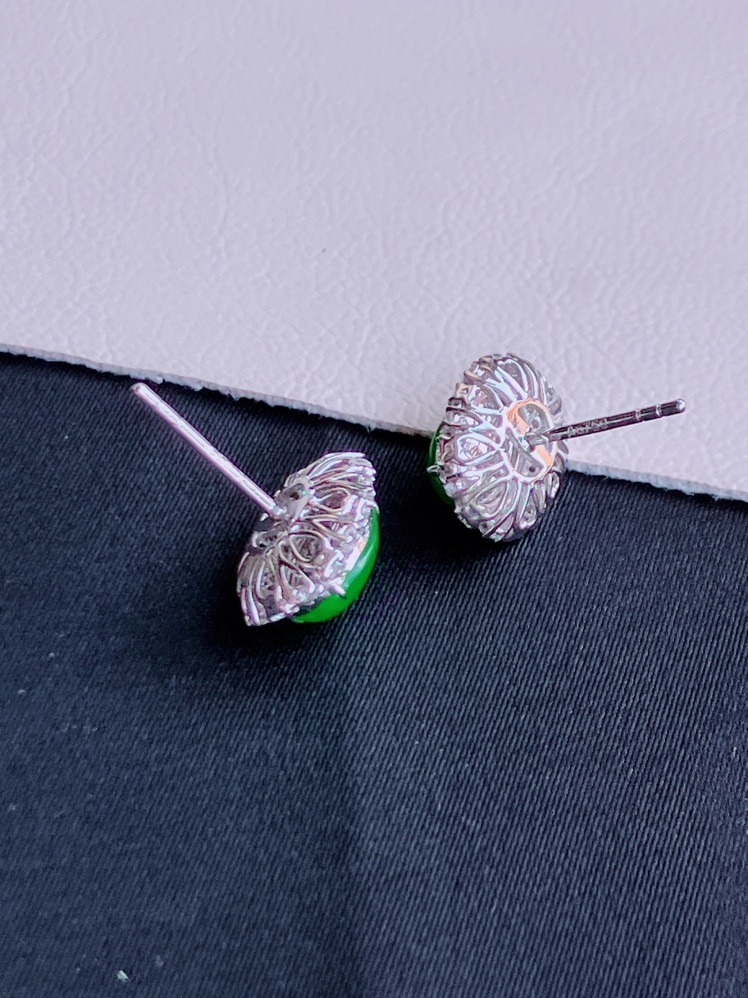 阳绿耳钉，简约时尚，尺寸8/6/5.8/自然光实拍