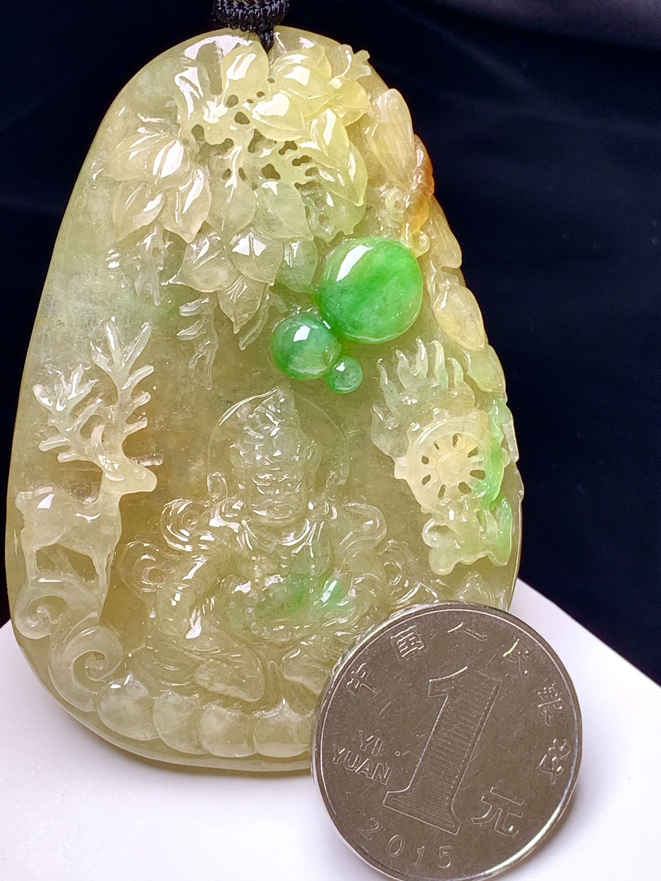 黄翡飘绿黄财神吊坠 玉质细腻 色泽艳丽清新 整体尺寸65.2*45.7*7.8 w1