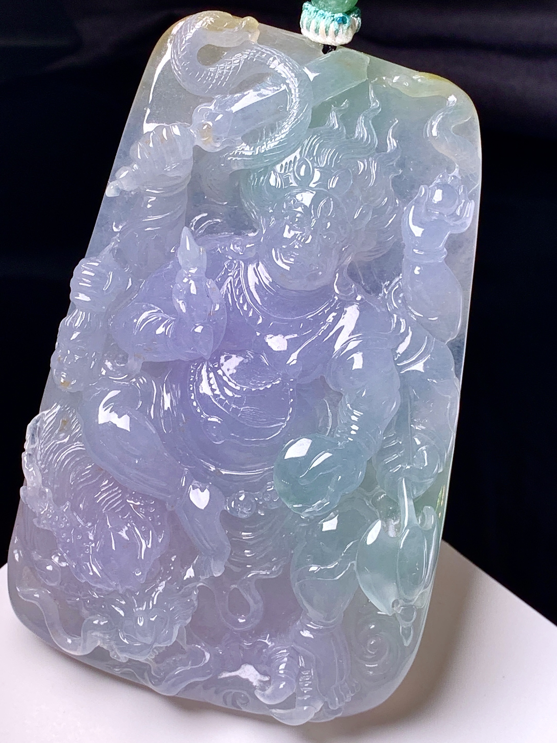 淡紫罗兰飘绿不动明王吊坠 玉质细腻 色泽艳丽清新 整体尺寸74.2*47*12.5 a5