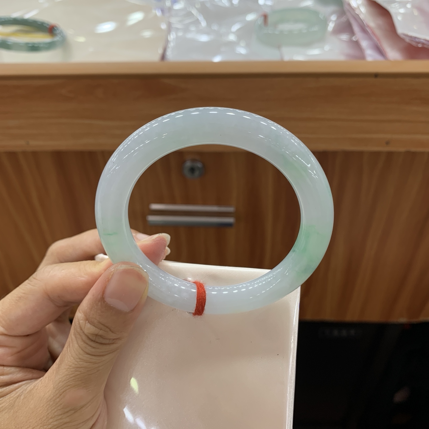 062411MMJ 飘绿圆条翡翠手镯 55.2-9.7-10