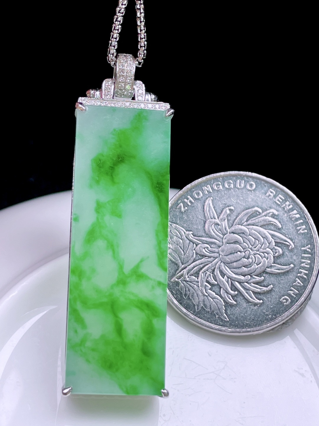 ️ 冰飘绿花无事牌 花色灵动，种老水润，18k金镶嵌 整体：47.2/14/6.6 裸石：38.4/14