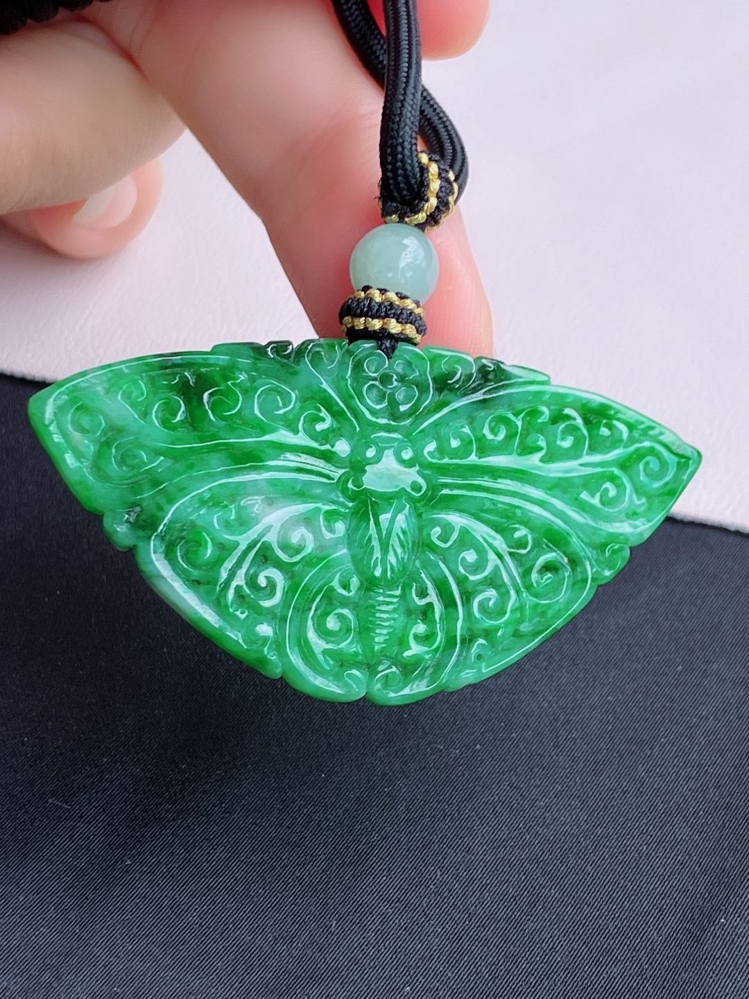 花绿蝴蝶吊坠，简约时尚，尺寸56.3/30.5/5.6/自然光实拍