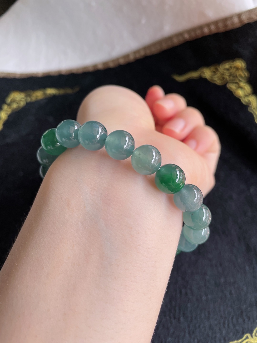 天然翡翠A货，冰双彩手串，尺寸：9.8mm。【编3465】