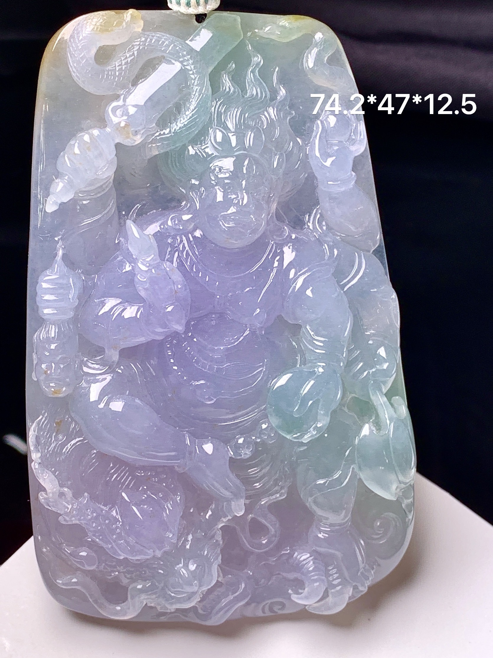 淡紫罗兰飘绿不动明王吊坠 玉质细腻 色泽艳丽清新 整体尺寸74.2*47*12.5 a5