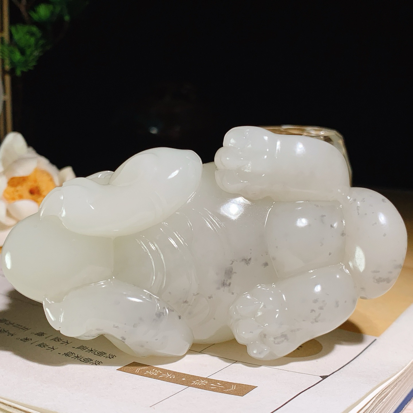 新疆和田玉籽料招财貔貅把件！尺寸81/52/41重264克 玉质细腻油润 底色纯净 脂粉好，品质好。lt260625