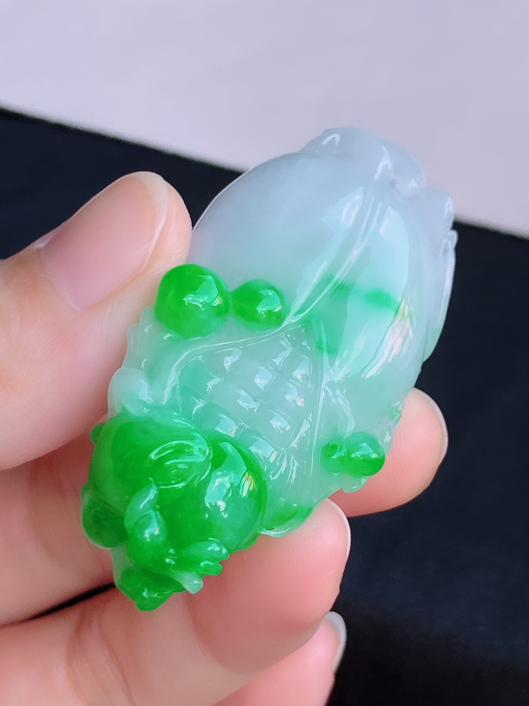 翠绿多子多福，饱满大气，尺寸55/27.3/12/自然光实拍
