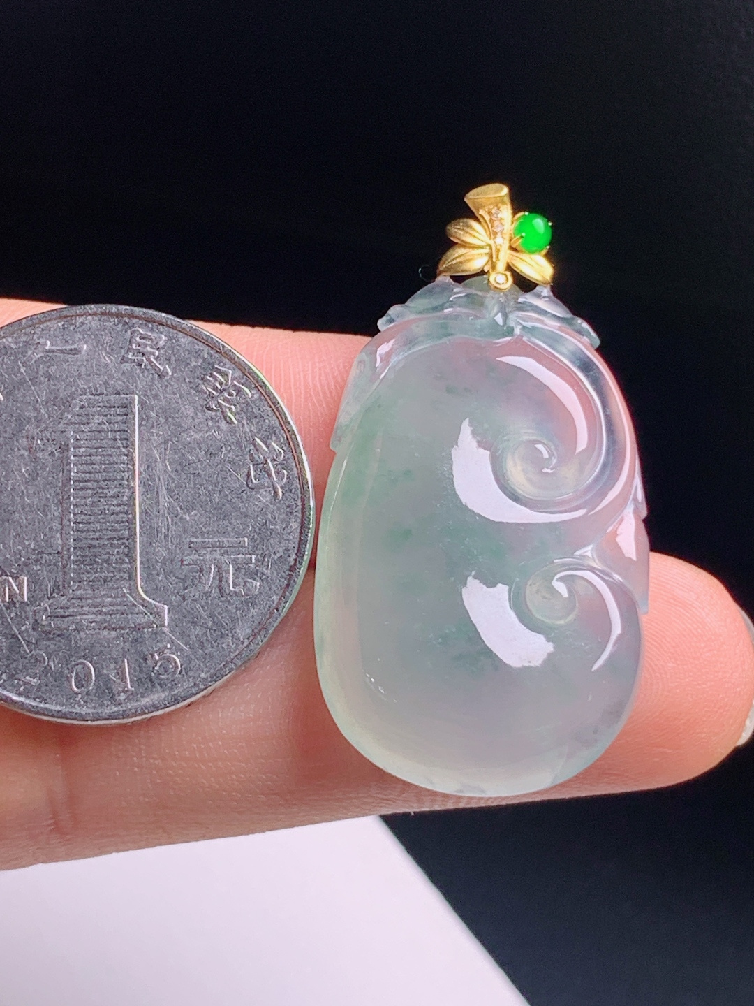 冰种飘花如意吊坠，种水清亮胶感饱满，顺心如意万事大吉 编号080622