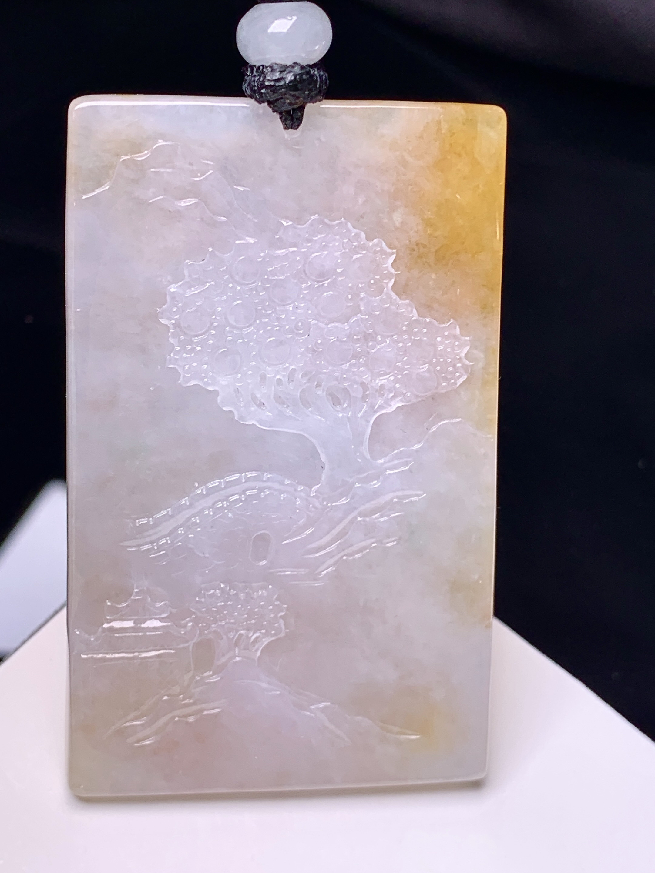 黄翡山水牌子吊坠 玉质细腻 色泽艳丽清新 整体尺寸55.3*34.5*5.8 L1