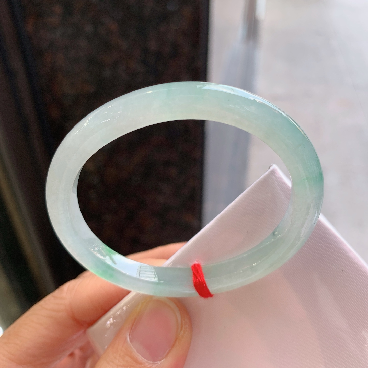贵妃冰飘绿 无裂 尺寸：53/46/7/6.8 小圈口