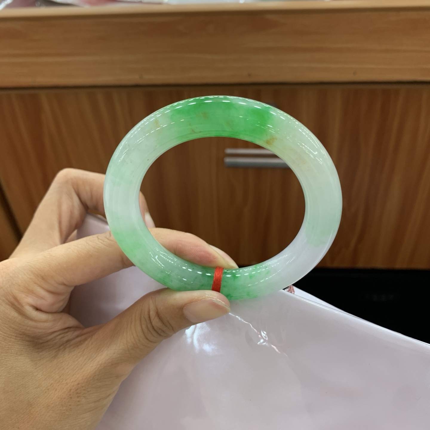 062434XY 飘绿圆条翡翠手镯 55.4-11.2