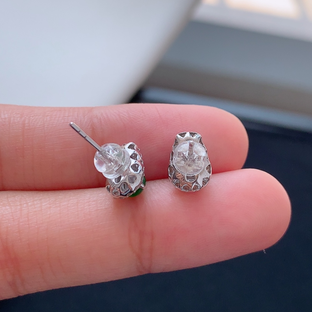 冰阳绿葫芦耳钉 莹莹青翠，种老细腻水润，佩戴优雅时尚 货号18622，6.7-4-1.3
