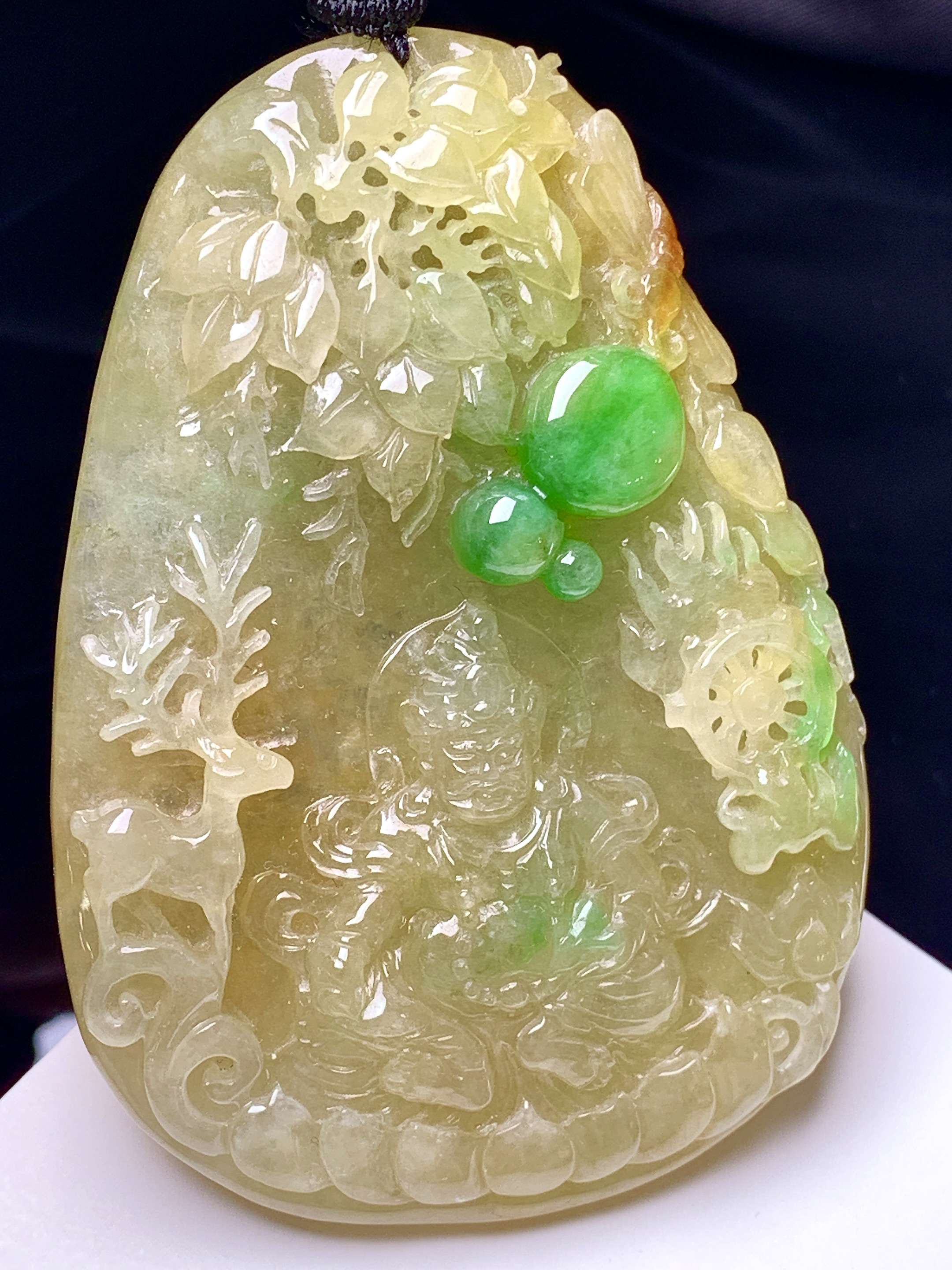 黄翡飘绿黄财神吊坠 玉质细腻 色泽艳丽清新 整体尺寸65.2*45.7*7.8 w1