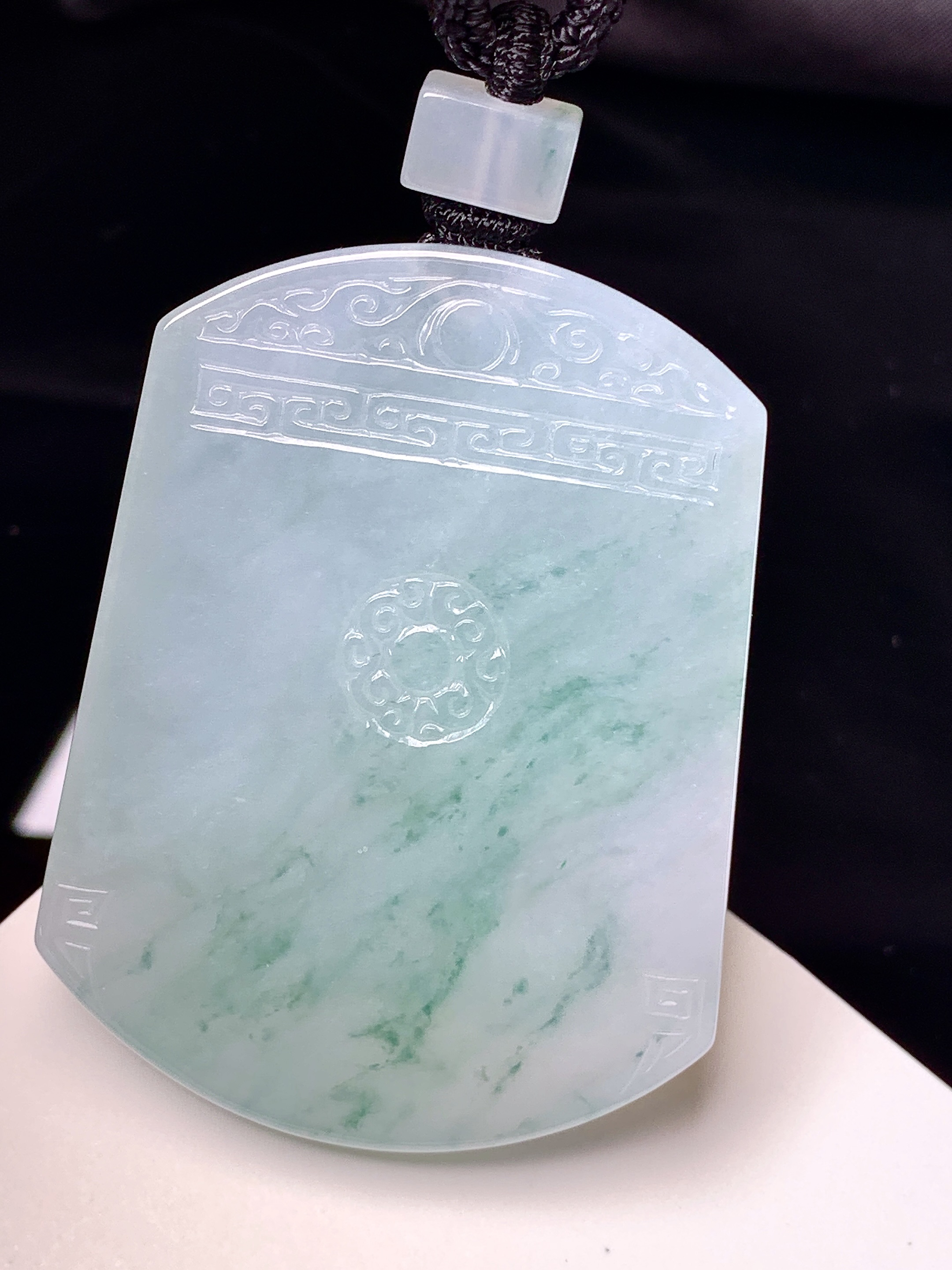 飘绿无事牌吊坠 玉质细腻 色泽艳丽清新 L1 整体尺寸51*39*5.6