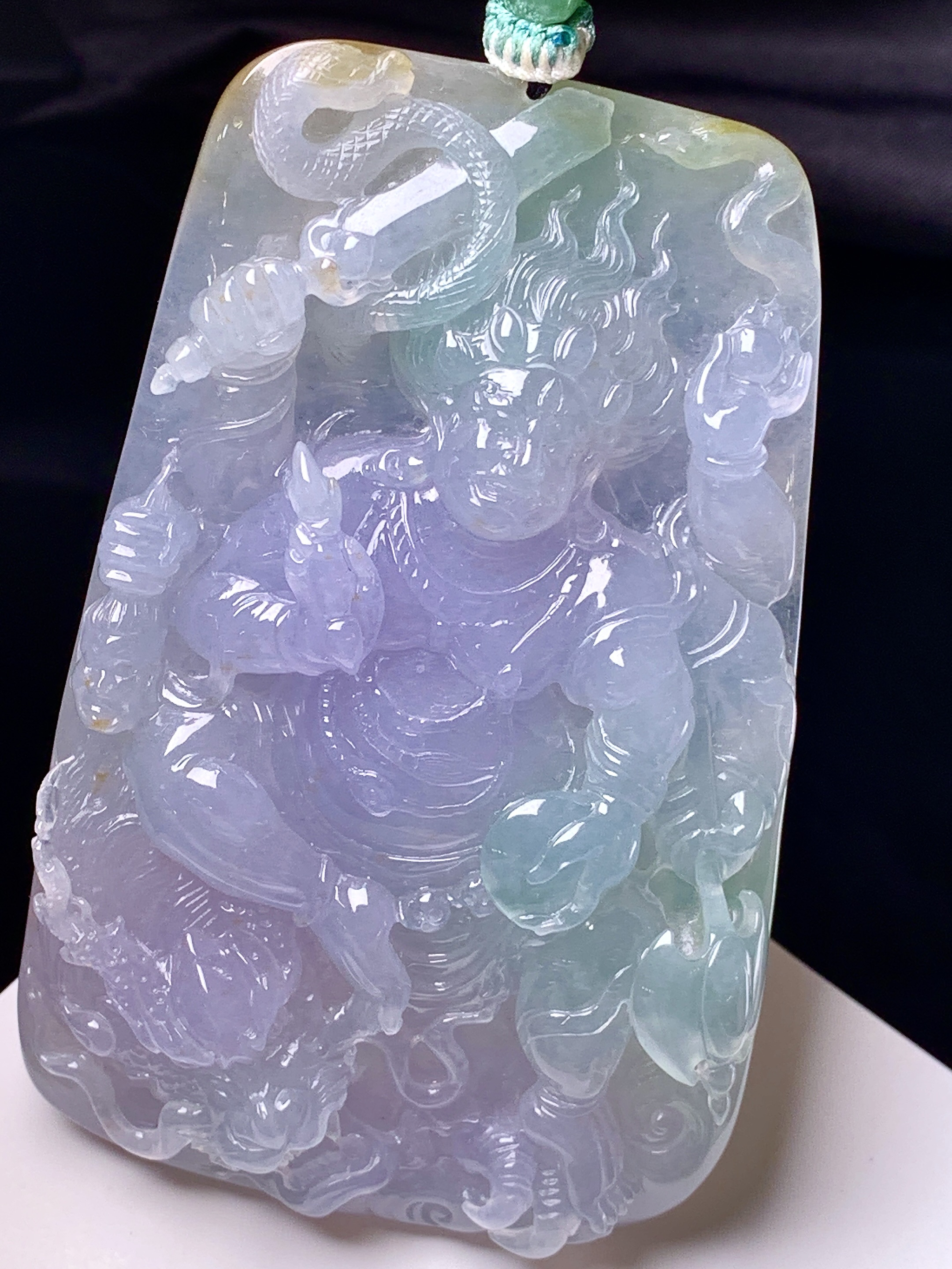 淡紫罗兰飘绿不动明王吊坠 玉质细腻 色泽艳丽清新 整体尺寸74.2*47*12.5 a5