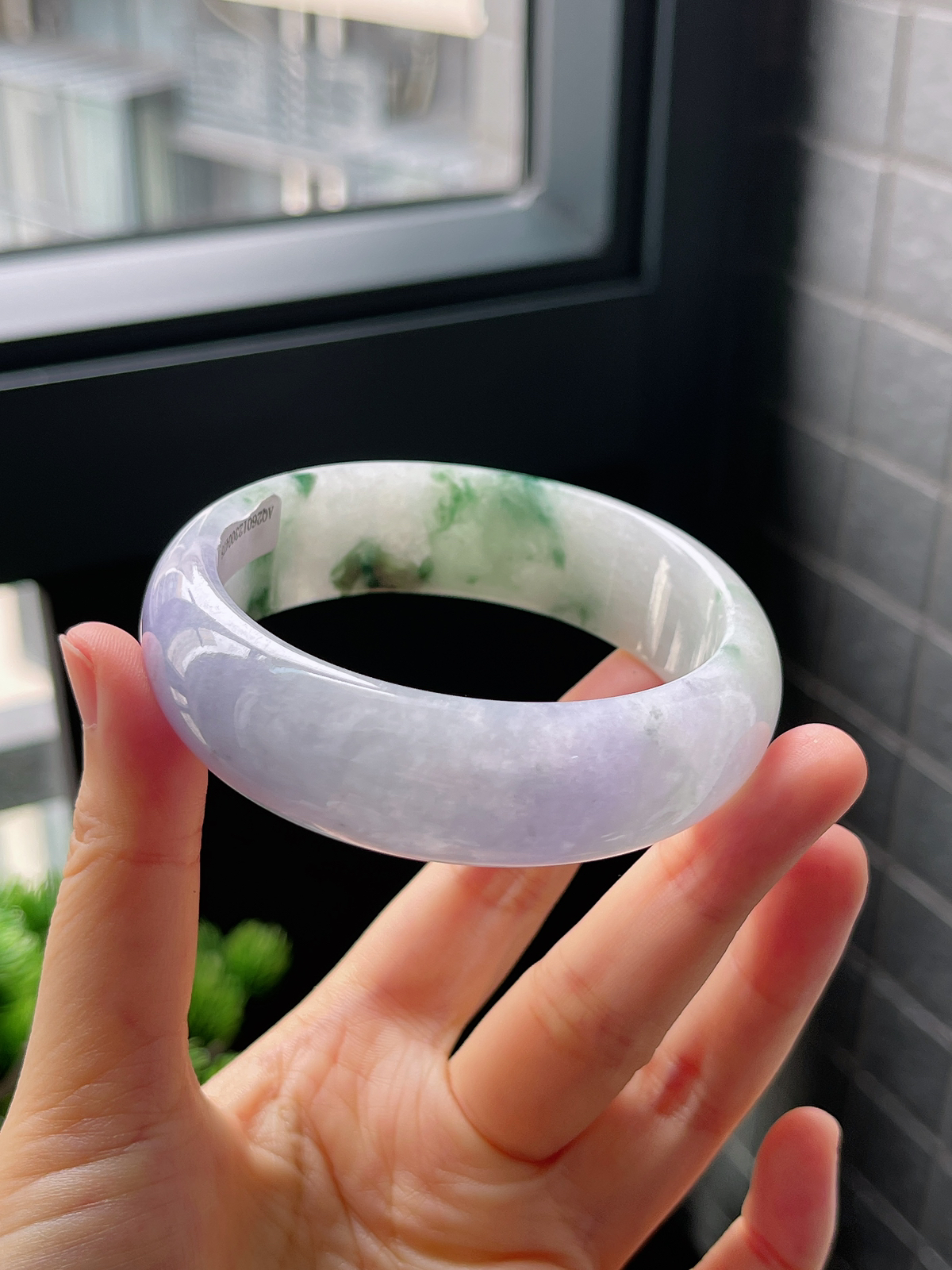 圈口59，糯化春带彩飘花紫罗兰翡翠宽版翡翠手镯