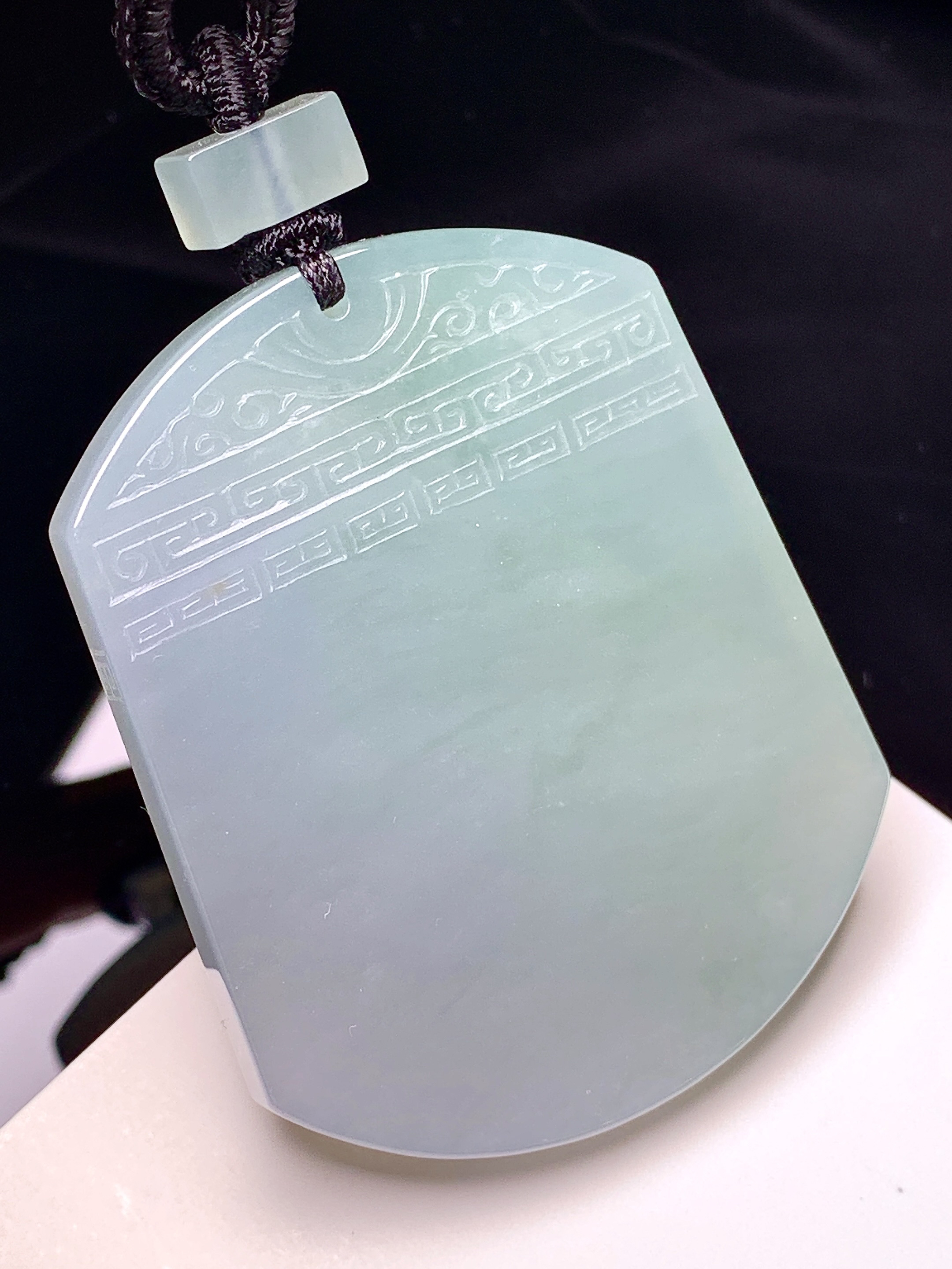 飘绿无事牌吊坠 玉质细腻 色泽艳丽清新 整体尺寸52.8*42.5*5 L1