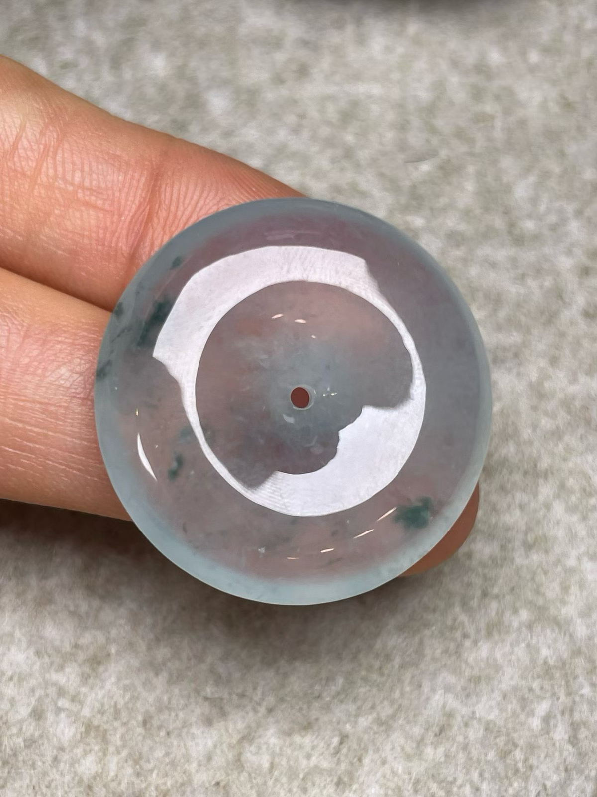 冰种飘花【平安扣】、种水好，玉质细腻 .