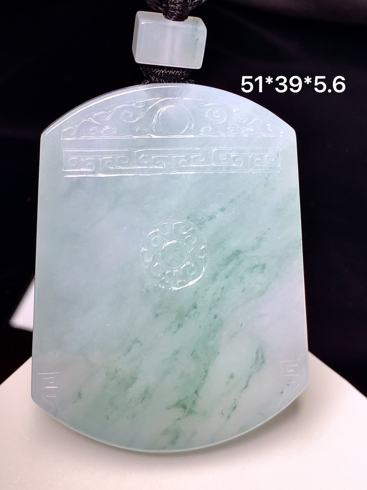 飘绿无事牌吊坠 玉质细腻 色泽艳丽清新 L1 整体尺寸51*39*5.6