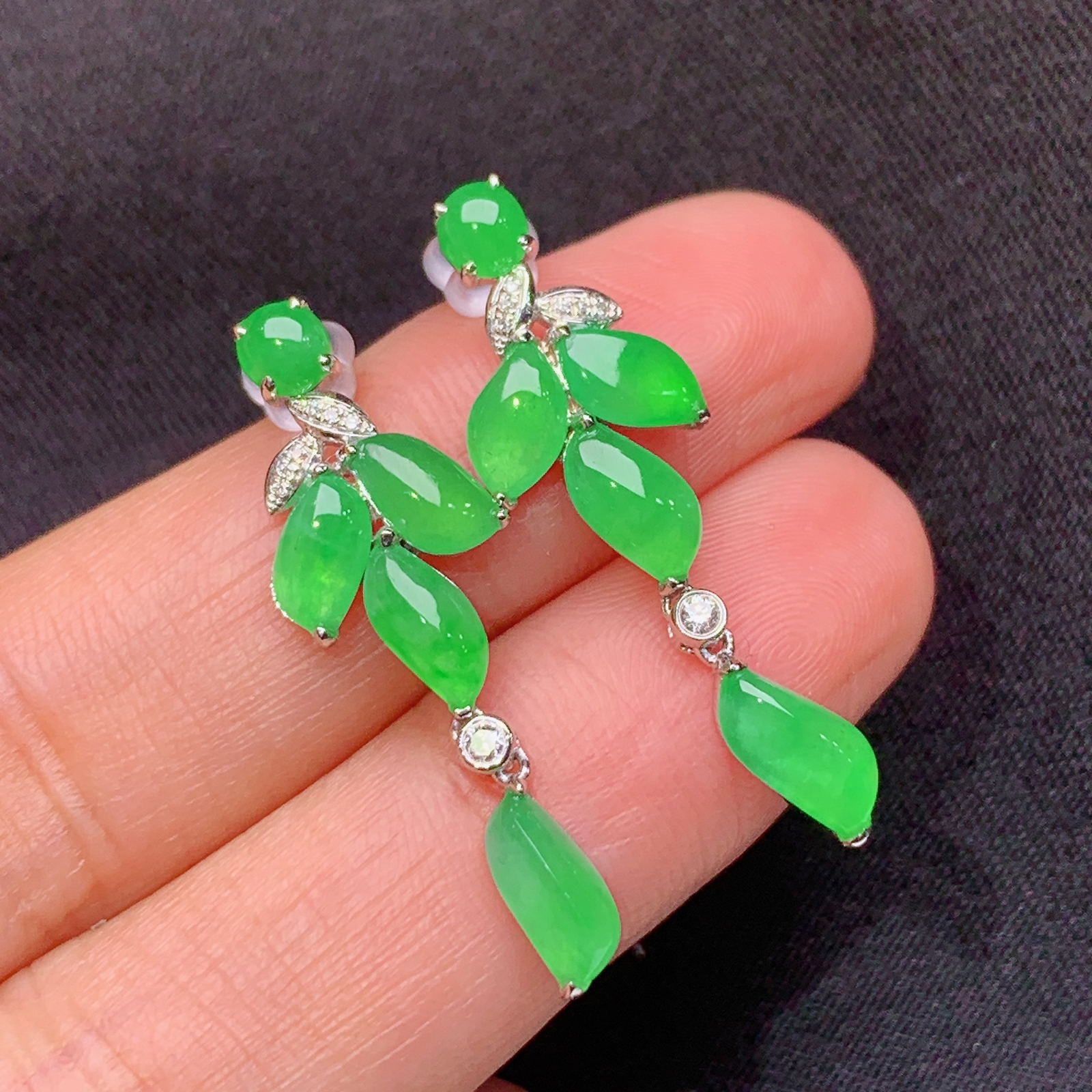 冰阳绿随形耳坠，18k金镶嵌，简约时尚，冰润色阳，种水足，Zha 尺寸30.9*9.7*3
