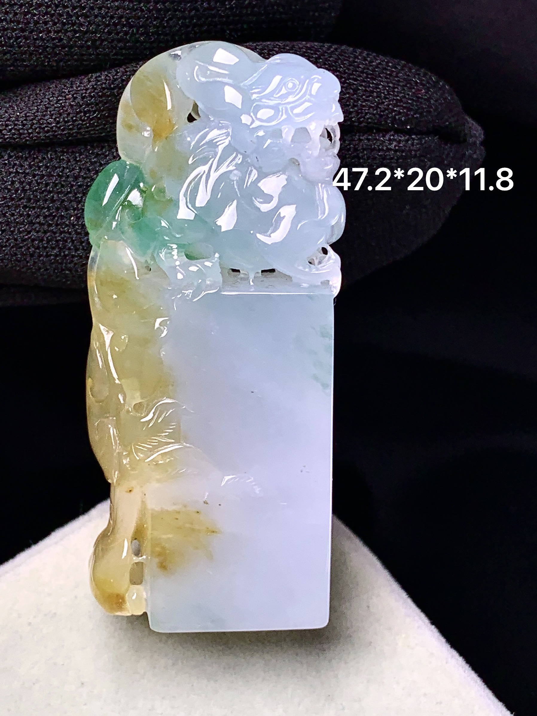 飘黄绿翡貔貅印章吊坠 玉质细腻 色泽艳丽清新 整体尺寸47.2*20*11.8 c1