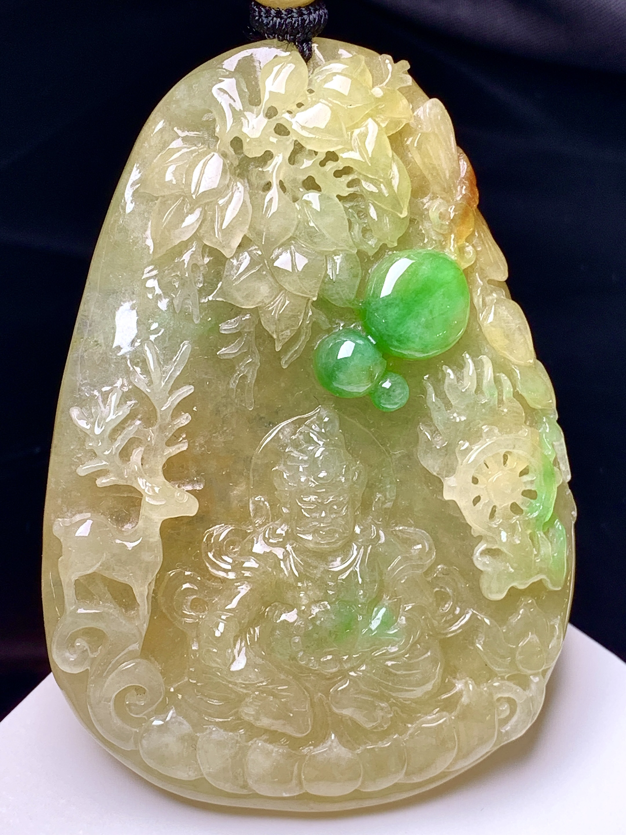 黄翡飘绿黄财神吊坠 玉质细腻 色泽艳丽清新 整体尺寸65.2*45.7*7.8 w1