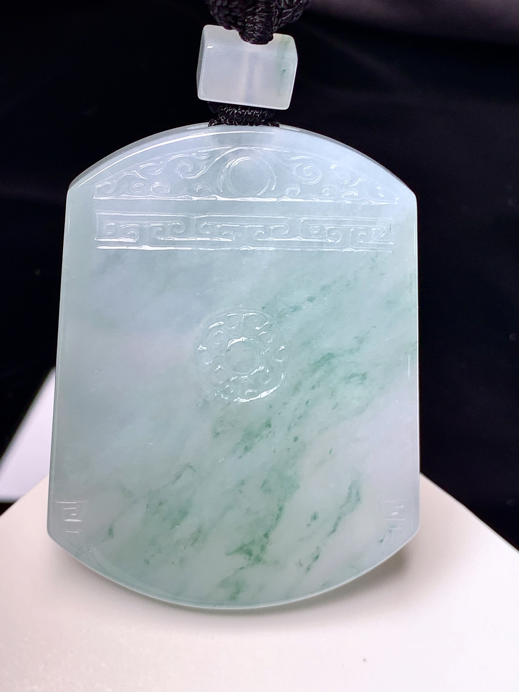 飘绿无事牌吊坠 玉质细腻 色泽艳丽清新 L1 整体尺寸51*39*5.6