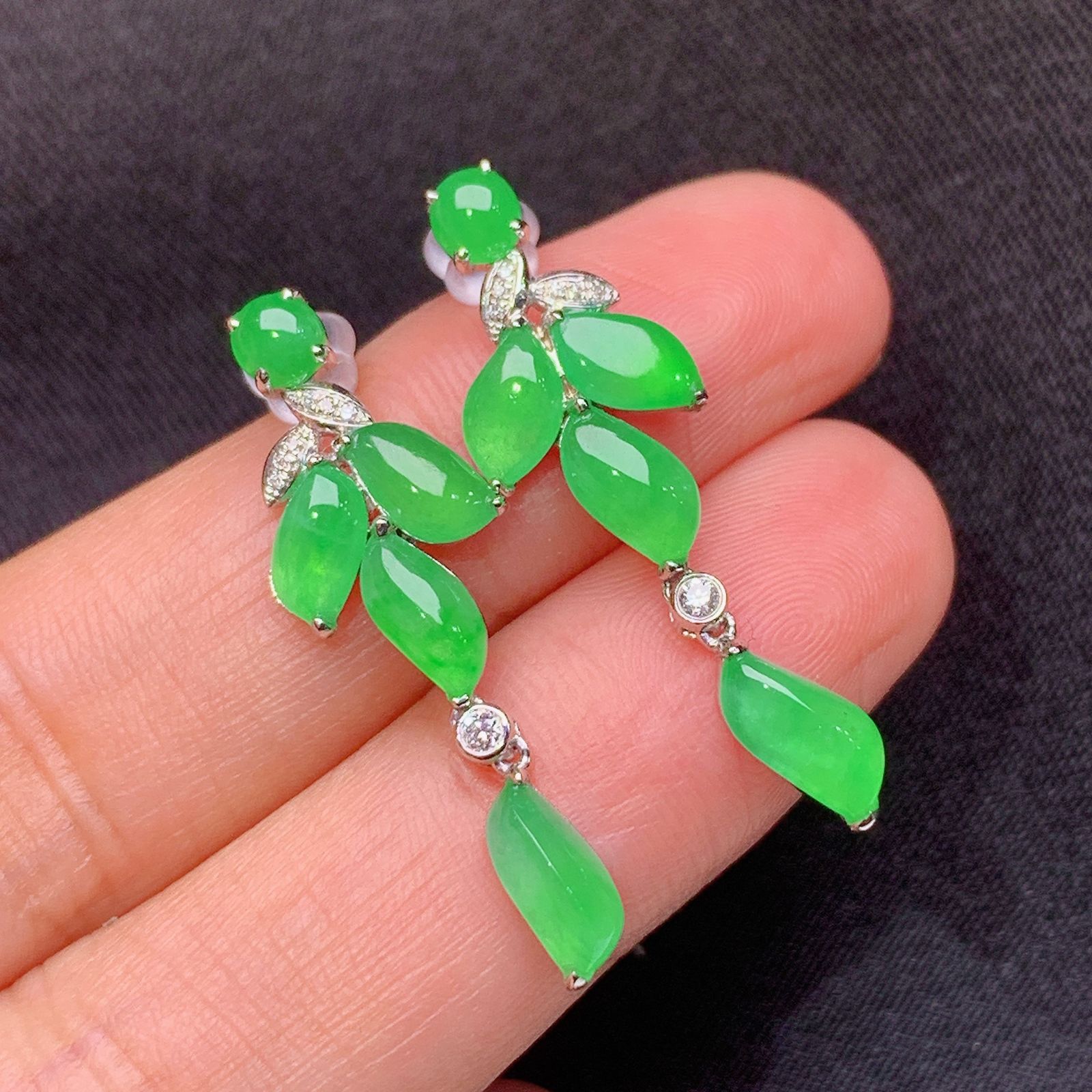 冰阳绿随形耳坠，18k金镶嵌，简约时尚，冰润色阳，种水足，Zha 尺寸30.9*9.7*3