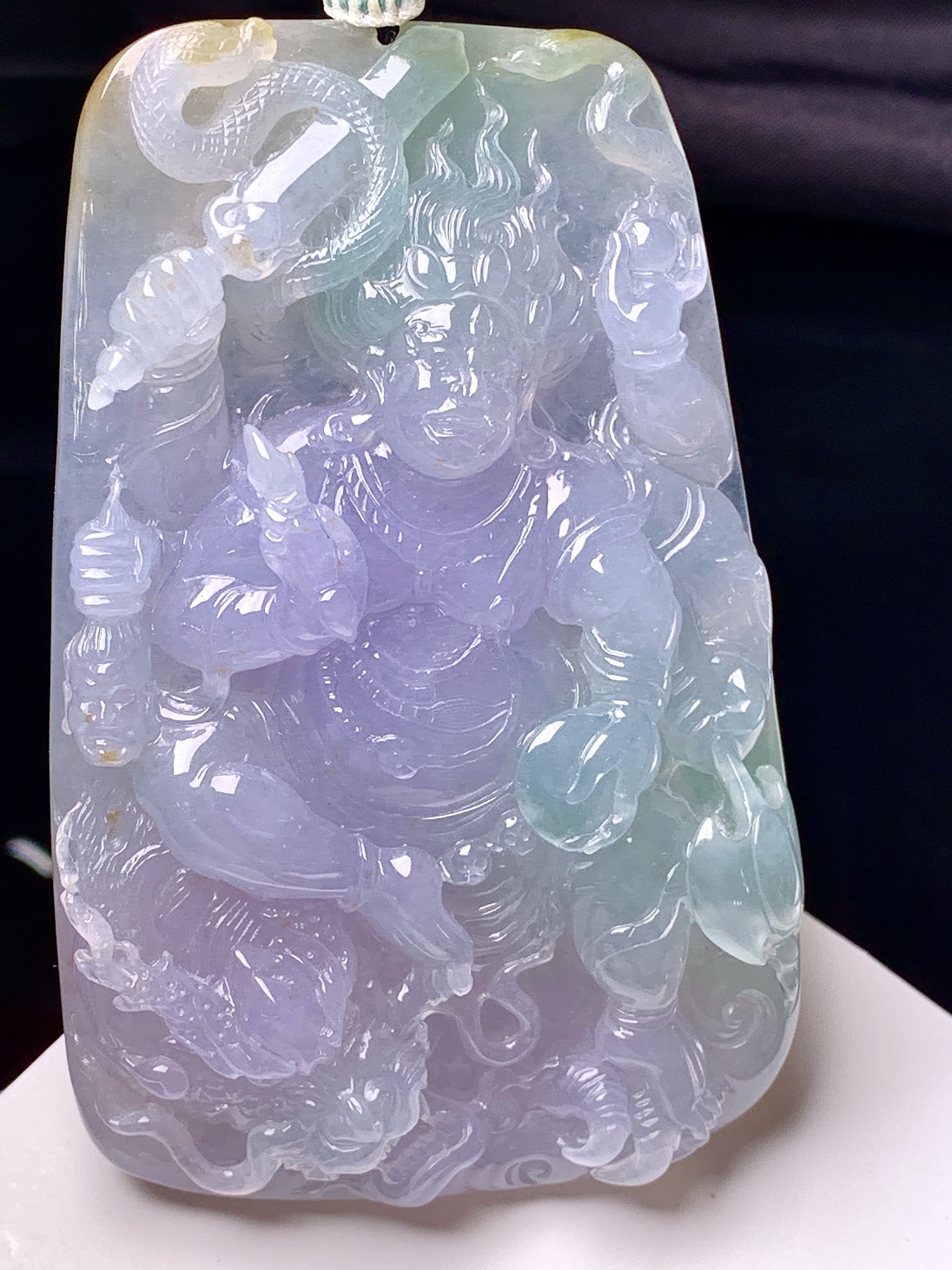 淡紫罗兰飘绿不动明王吊坠 玉质细腻 色泽艳丽清新 整体尺寸74.2*47*12.5 a5