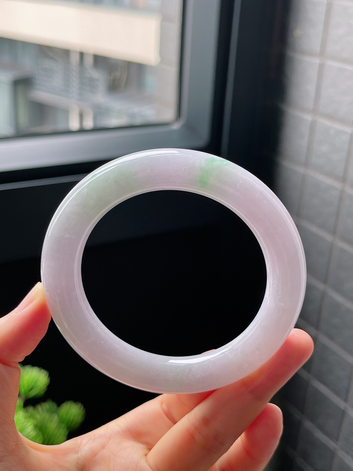 圈口56.3，糯化飘花圆条翡翠手镯
