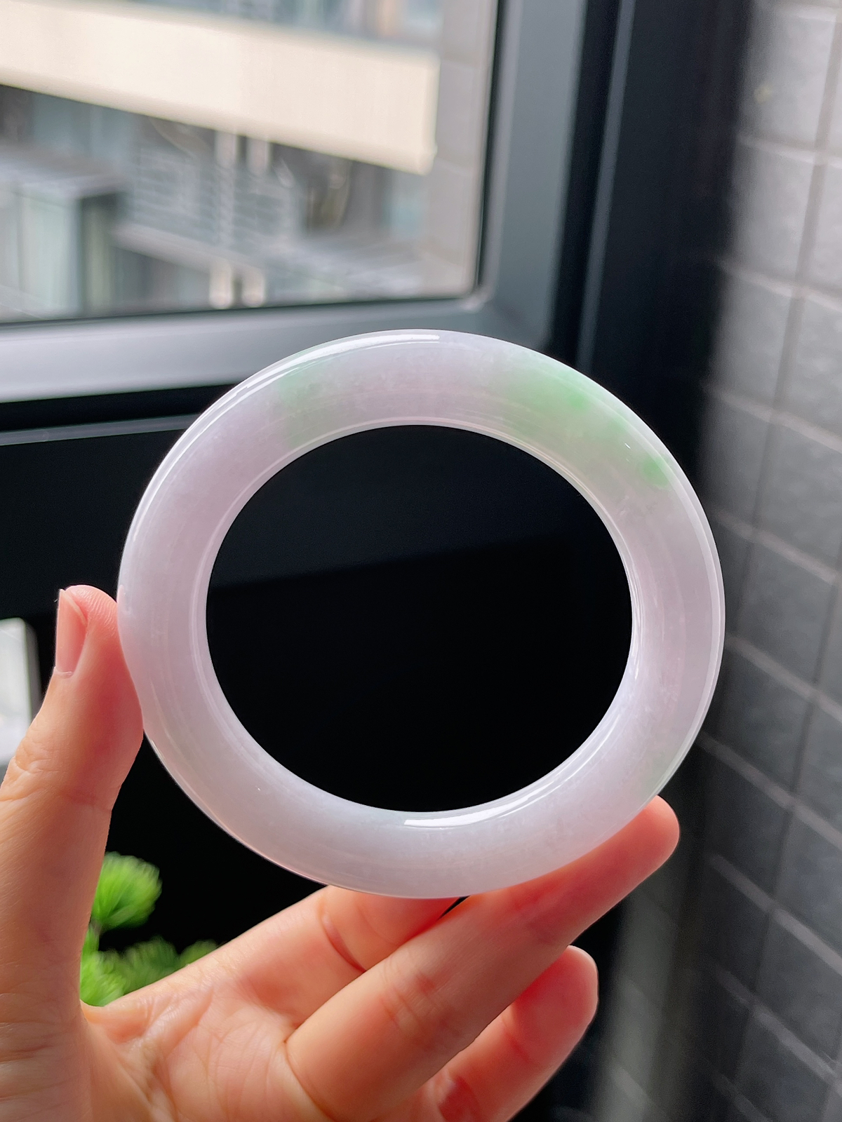 圈口56.3，糯化飘花圆条翡翠手镯