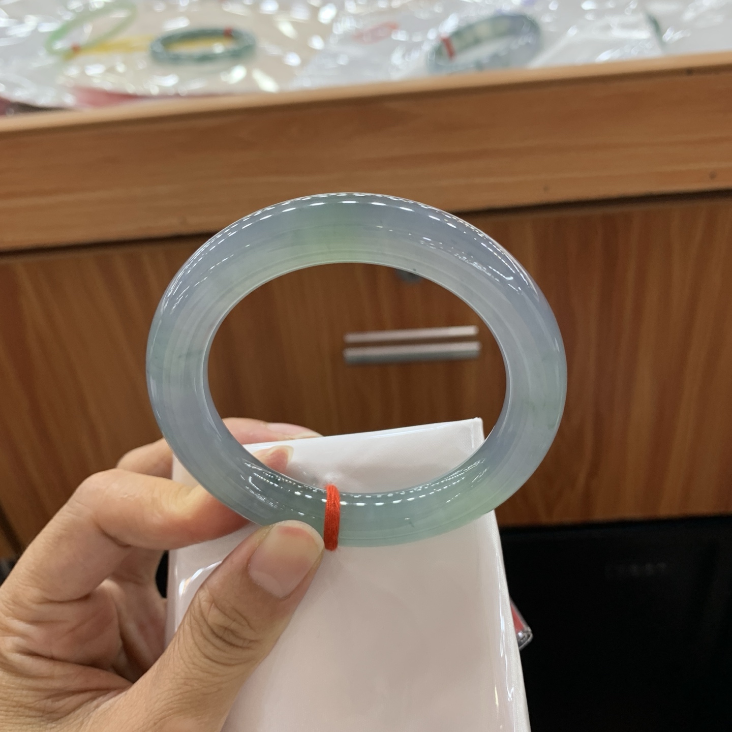 冰双彩飘花圆条翡翠手镯 57-11
