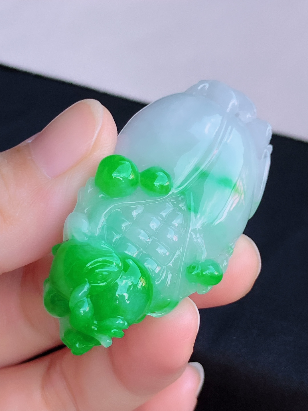 翠绿多子多福，饱满大气，尺寸55/27.3/12/自然光实拍