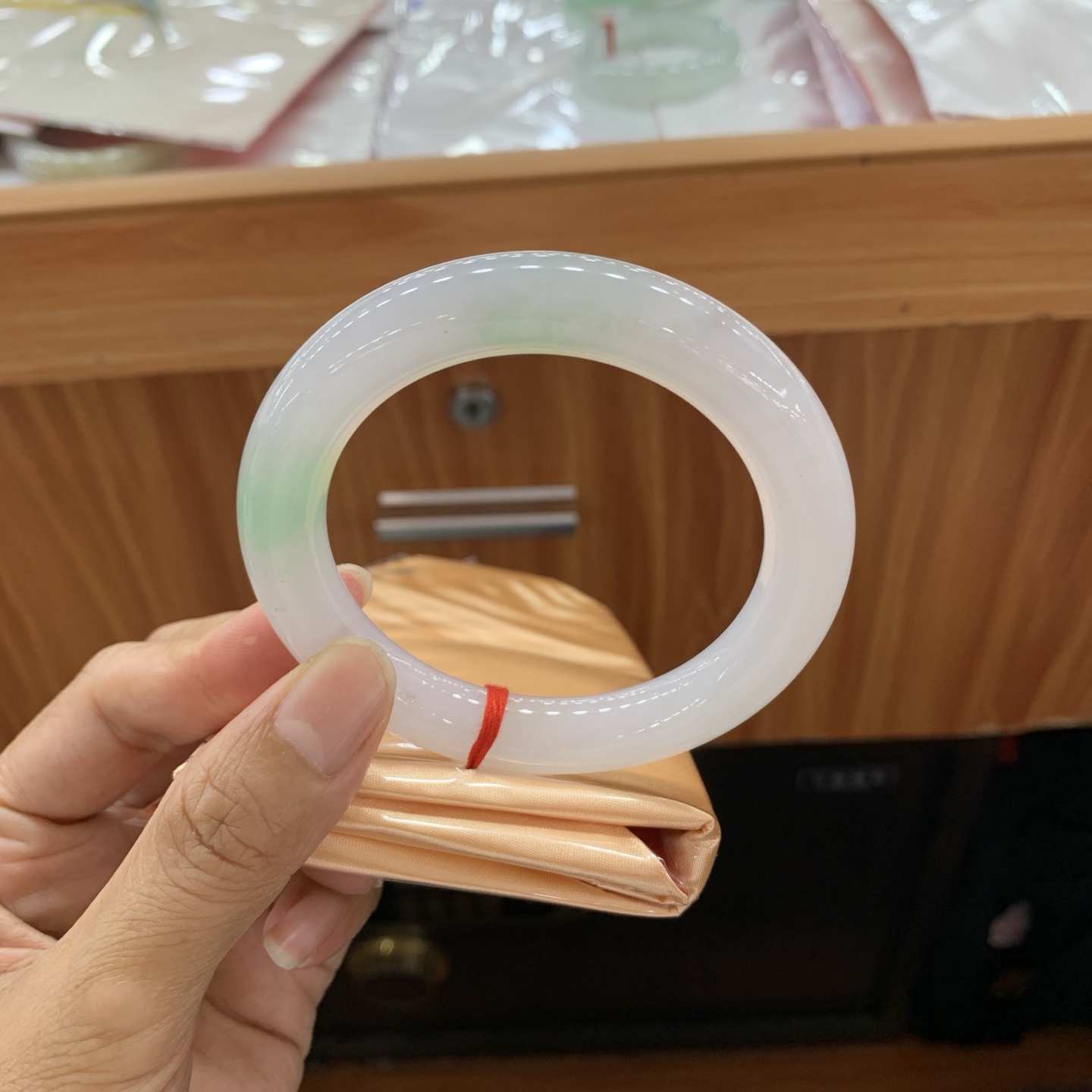 062405H 飘绿圆条翡翠手镯 57.3-11.2