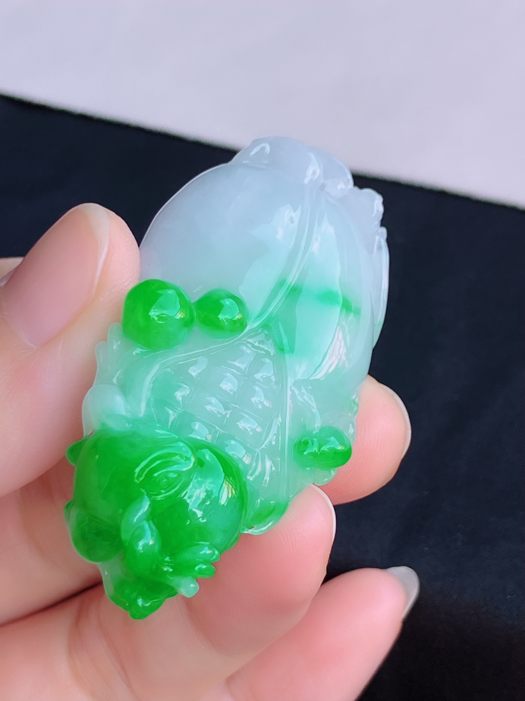 翠绿多子多福，饱满大气，尺寸55/27.3/12/自然光实拍