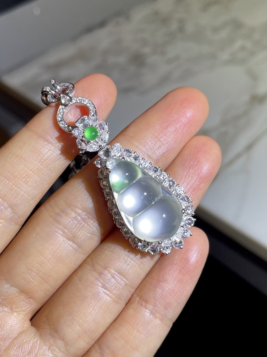 ️玻璃种福豆吊坠 裸石：22*12.5*6mm 整体：37*17*13.5mm