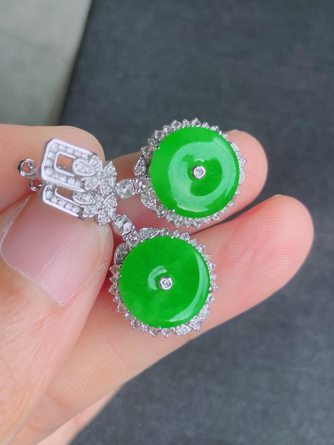 ️绿平安扣耳坠 晶莹剔透，新颖时尚，无裂，12.5-3