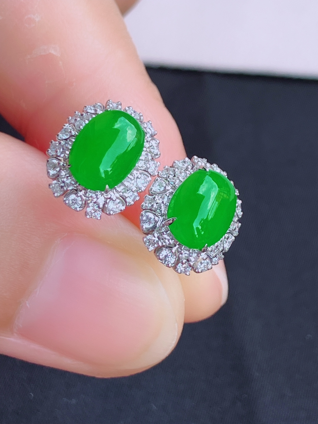 阳绿耳钉，简约时尚，尺寸8/6/5.8/自然光实拍