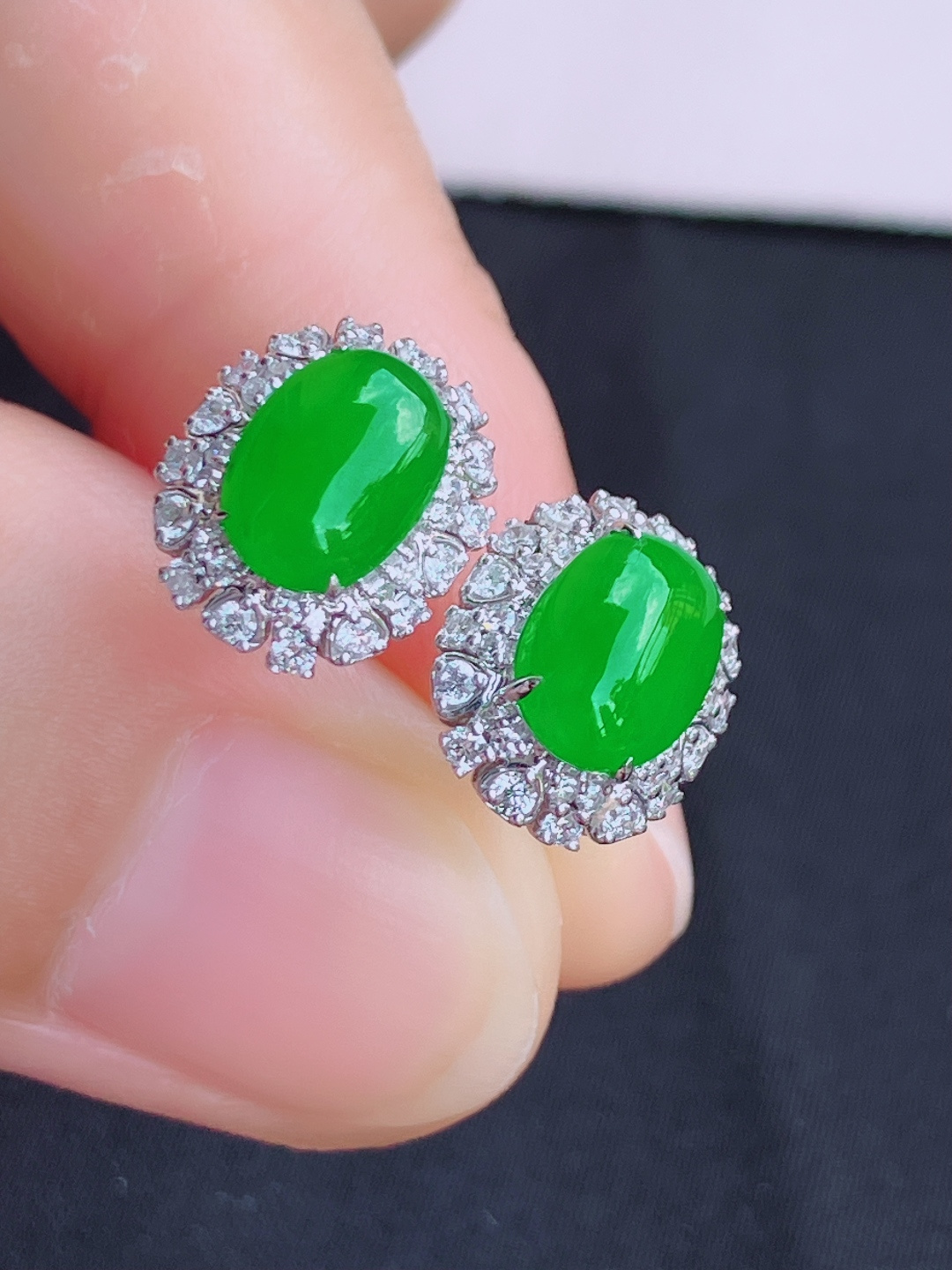 阳绿耳钉，简约时尚，尺寸8/6/5.8/自然光实拍